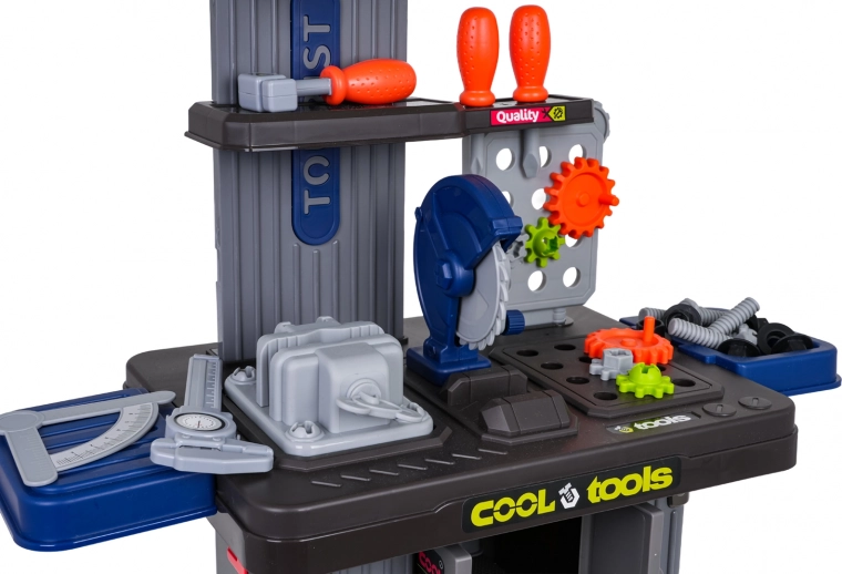 Realistická dílna s nářadím