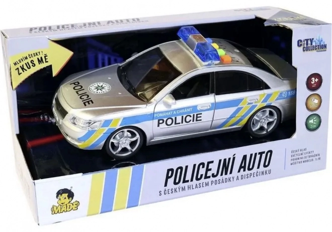 Policejní auto s českým hlasem