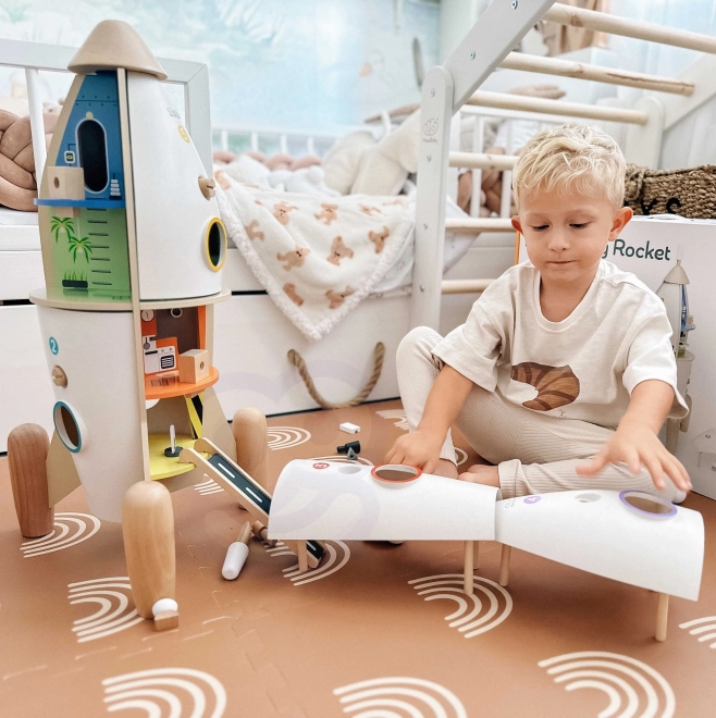 Dřevěná raketa domeček pro děti s figurkami