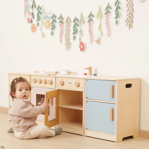 Bezpečná dřevěná konstrukce s pastelovým designem