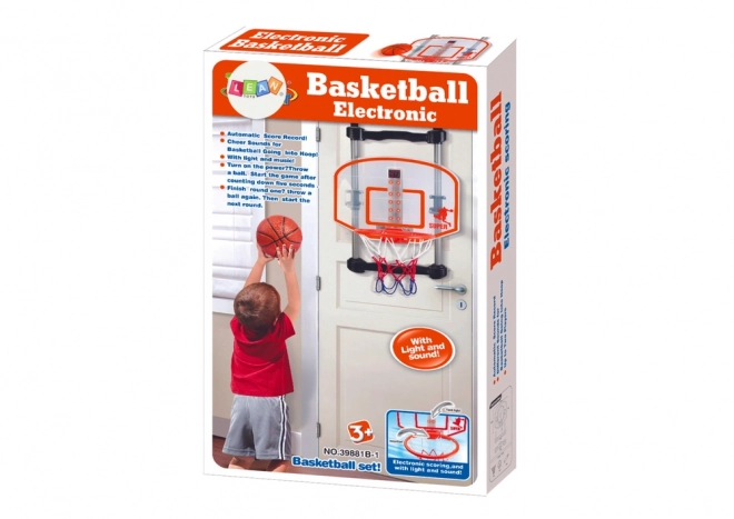 Domácí basketbalový koš s míčem a pumpičkou