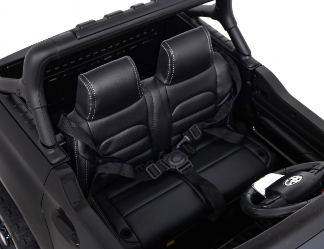 Toyota Hilux baterie pro děti černá + pohon 4x4 + dálkové ovládání + 2 nosiče zavazadel + rádio MP3 + LED dioda