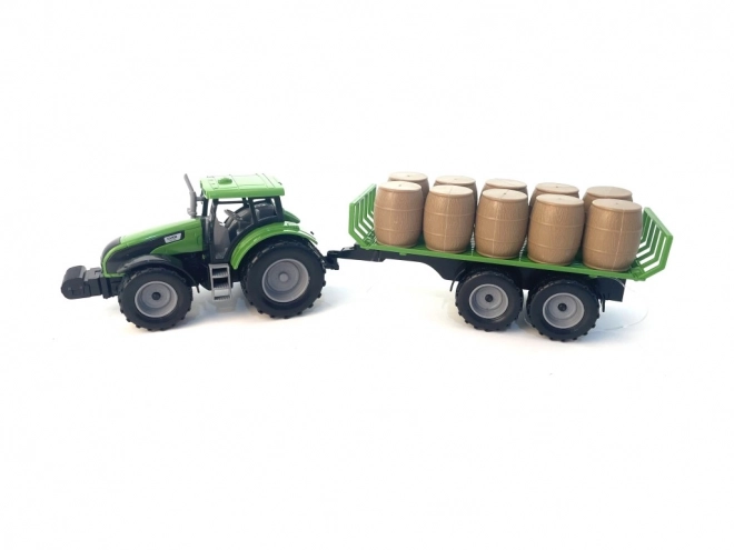 Traktor se setrvačníkem a přívěsem plným sena