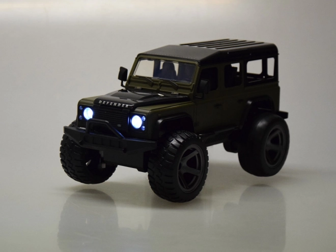 Zdalně ovládaný terénní Land Rover Defender pro děti