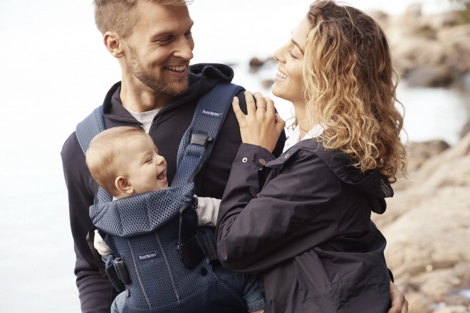 BABYBJORN ONE AIR - dětské nosítko, tmavě modré + bryndák pro ergonomické nosítko One – Modrá