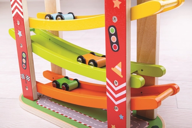 Dřevěná závodní dráha pro auta od Bigjigs Toys