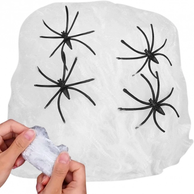 Umělá pavučina s pavouky na Halloween