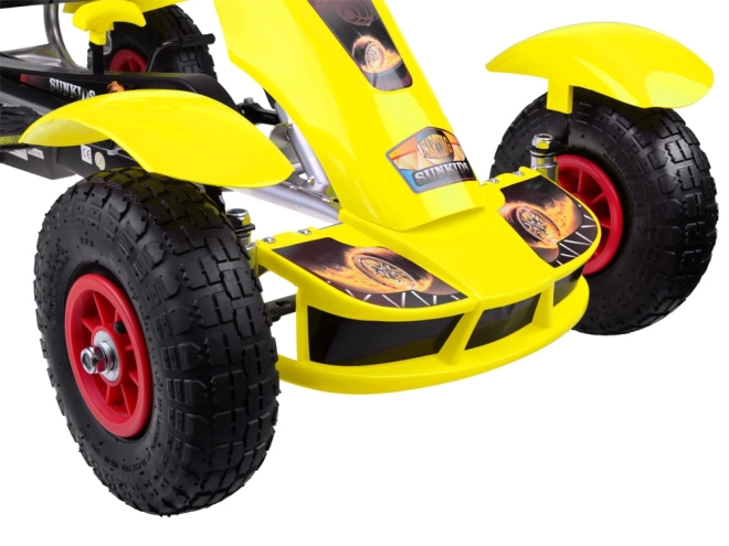 Sportovní zelený šlapací motokára s nafukovacími koly