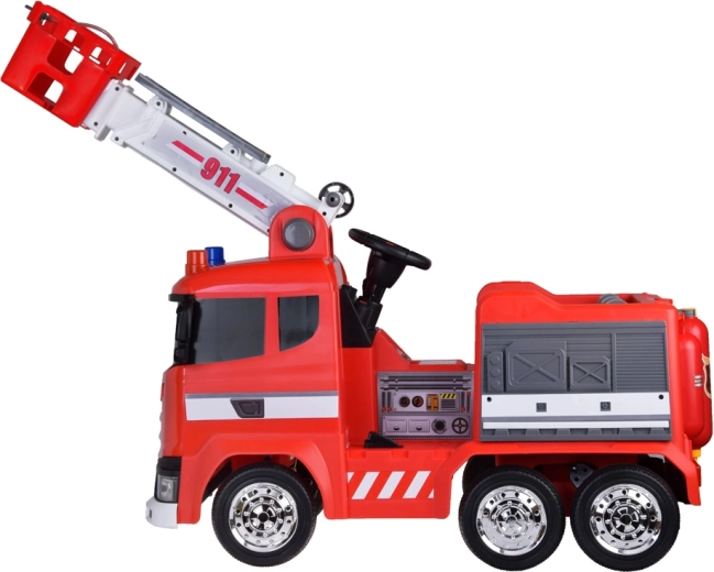 Výsuvný žebřík se skutečnou vodní stříkačkou