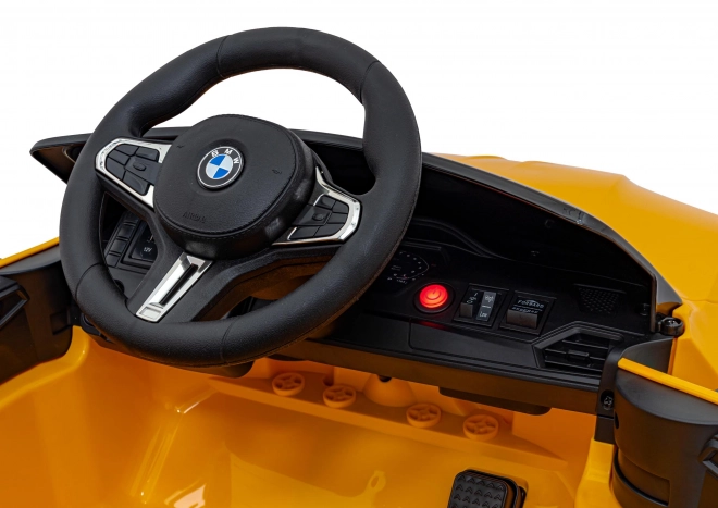 BMW M4 Vehicul Alb – Žluté