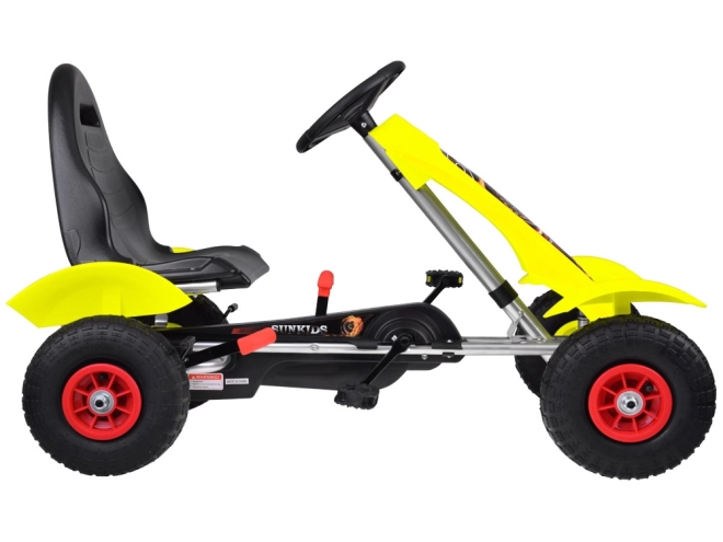 Sportovní zelený šlapací motokára s nafukovacími koly