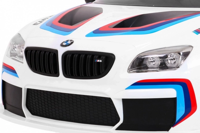 dětské elektrické autíčko BMW M6 GT3 s dálkovým ovládáním, MP3 a LED světly – bílé