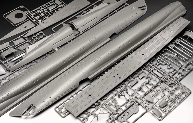 Plastikový model německé ponorky typu IX C U67/U154