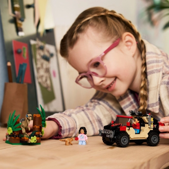Konstrukční sada LEGO Jurassic World: Útěk terénním vozem před velociraptorem