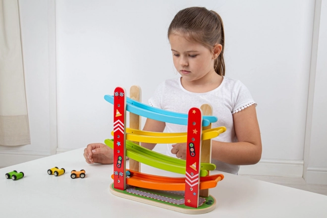 Dřevěná závodní dráha pro auta od Bigjigs Toys