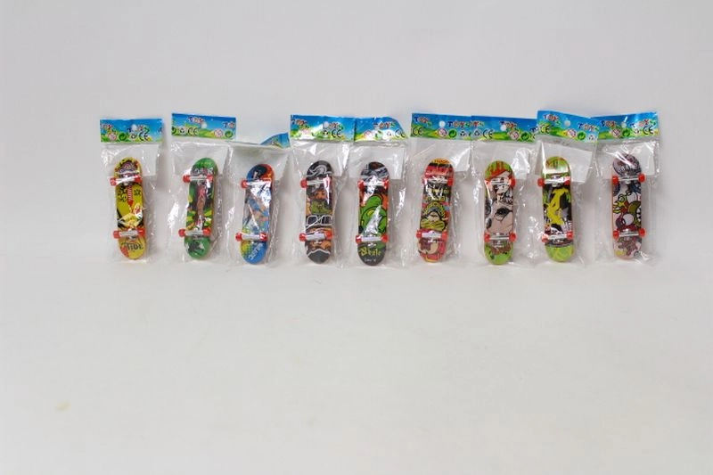 Mini deskorolka s graffiti motivem