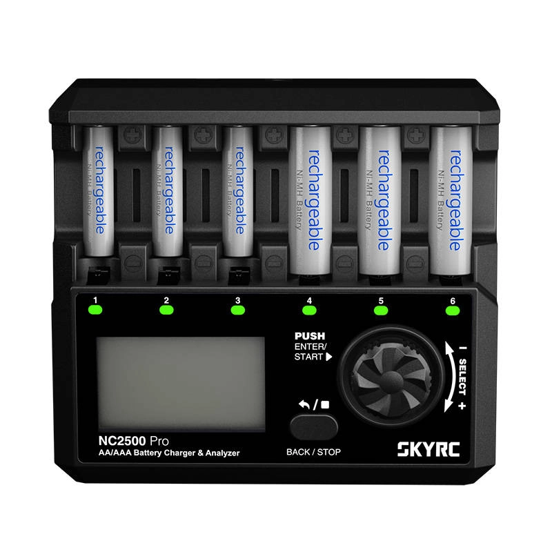 Inteligentní nabíječka AA/AAA SkyRC s regenerací a USB QC 3.0