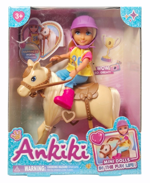 Panenka s koníkem a jezdeckou výbavou