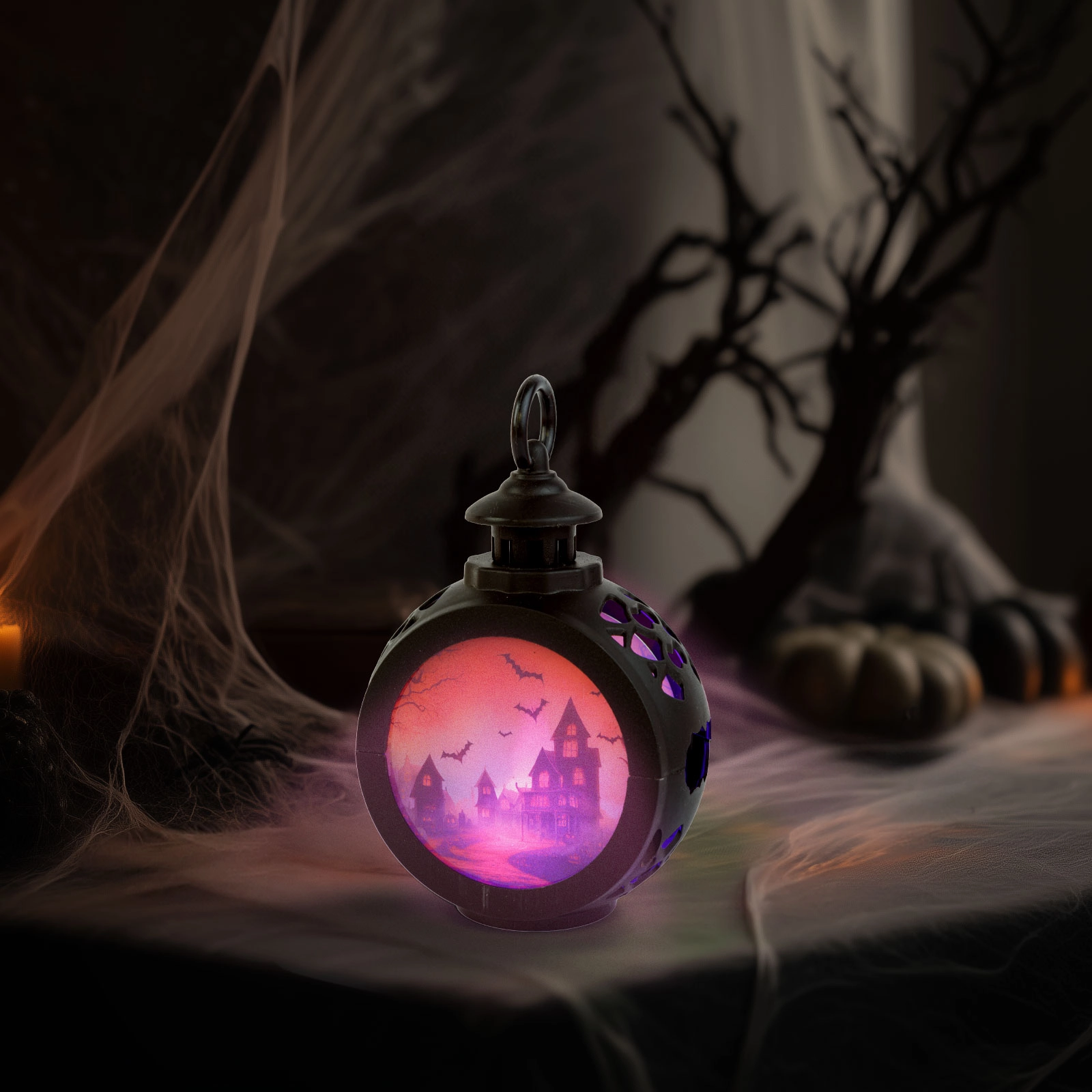 Halloweenská závěsná LED dekorace hrad