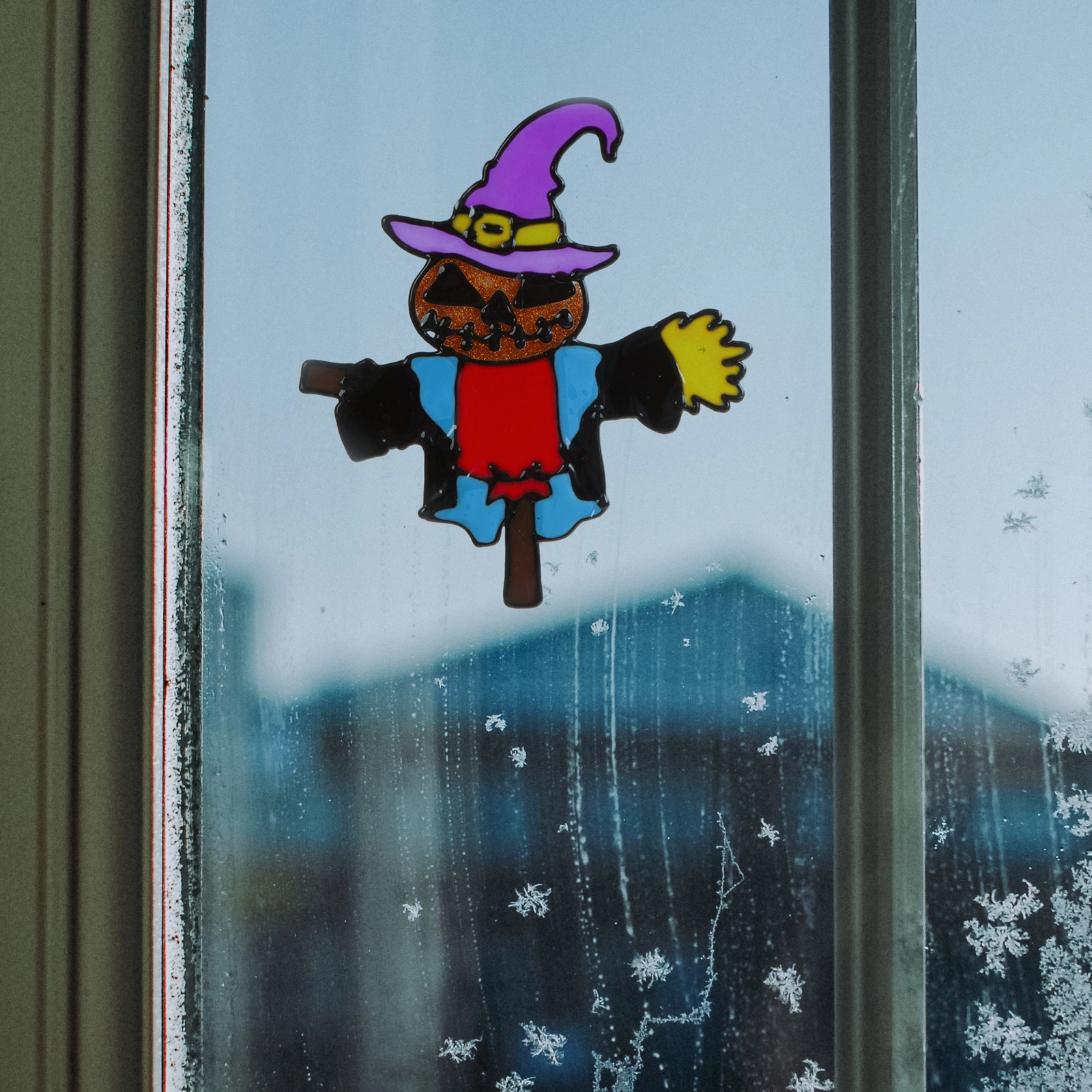 Halloweenská dekorace na okno strašák