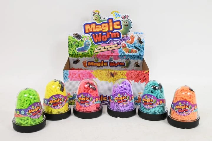 Magiczny makaron s robakem – zábavná cukrovinka (balení 6 ks)
