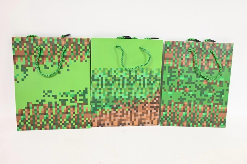 Dárková taška s pixelovým motivem 26 × 32 × 20 cm