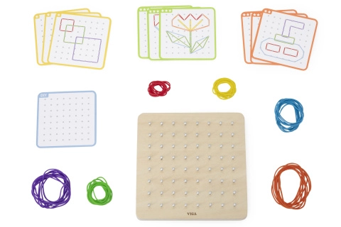 Dřevěná provázkovací destička s gumičkami a předlohami