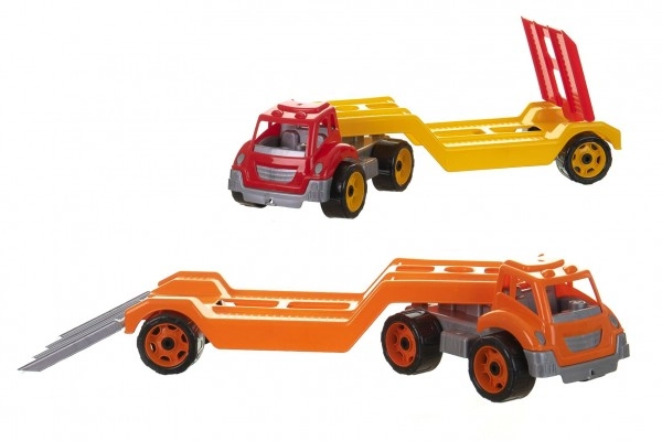 Kamion s přepravníkem na auta