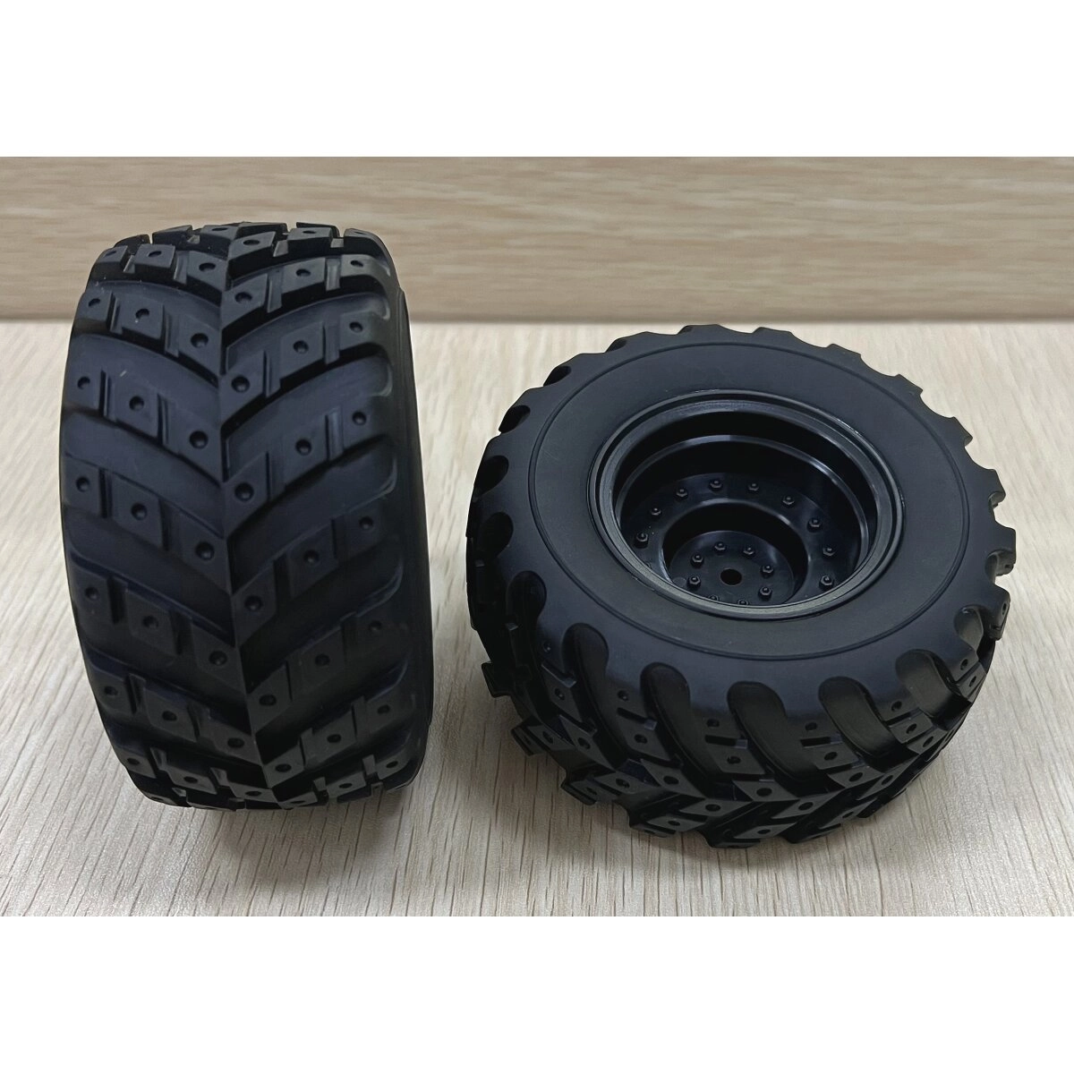 Jamara pneumatiky s ráfkem whelon 1:12 (2 ks)