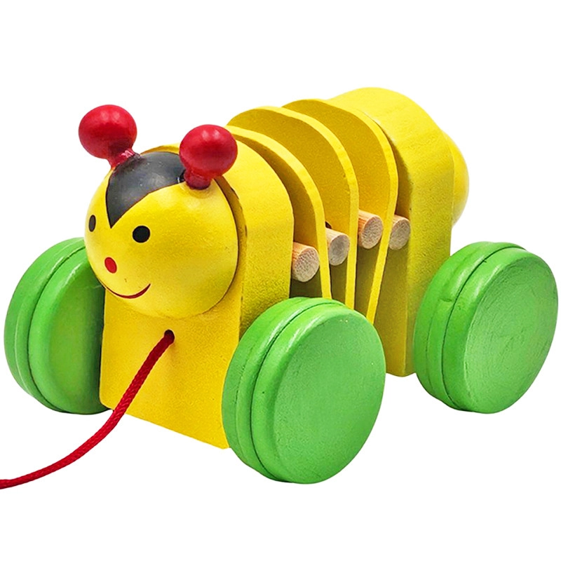 Dřevěný brouček na kolečkách s provázkem