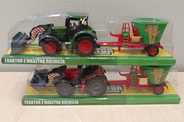 Traktor se zemědělským strojem