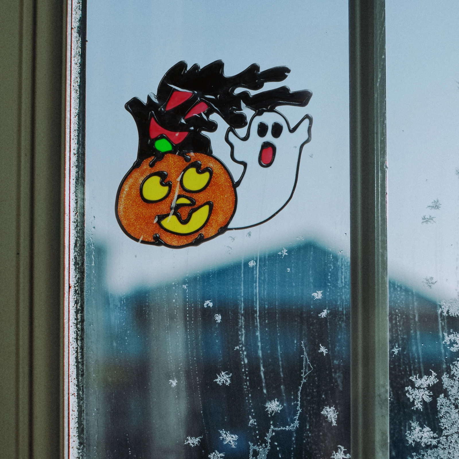 Halloweenská dekorace na okno dýně a duch