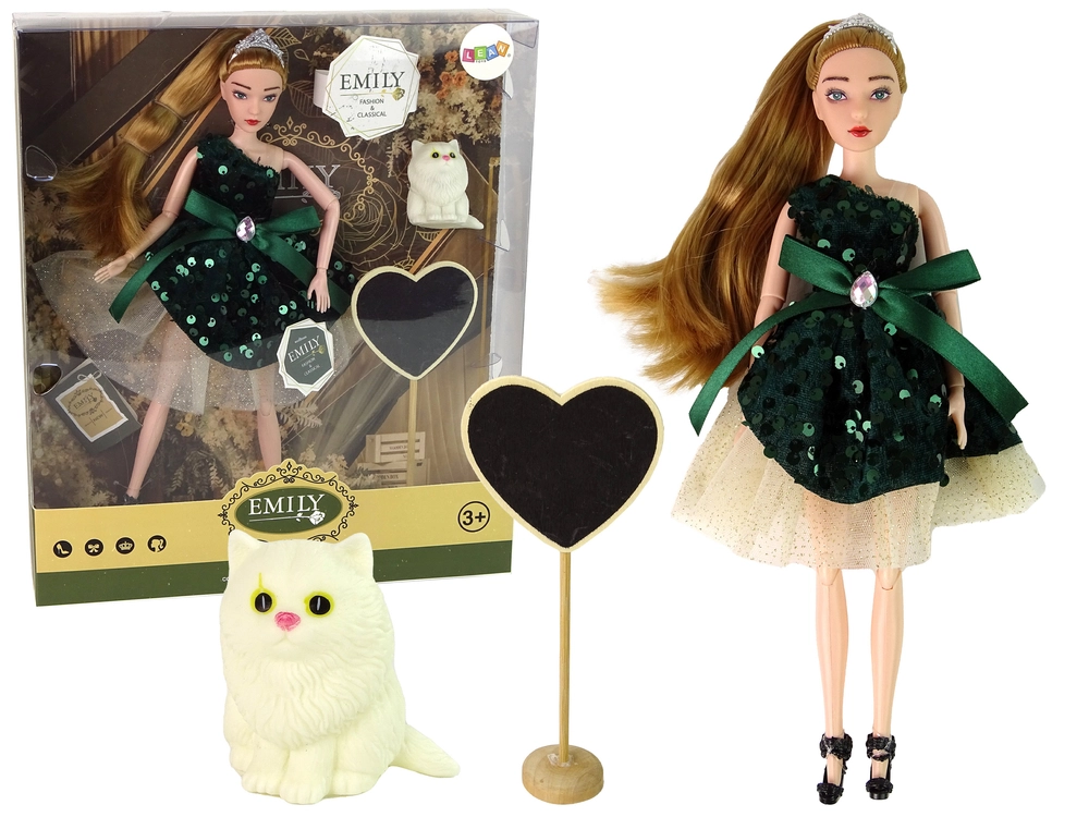 Lean Toys Emily Wooden Heart v zelených šatech s bílou kočičkou