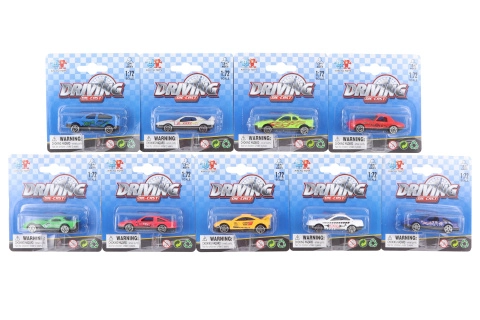 Kovové autíčko na kartě