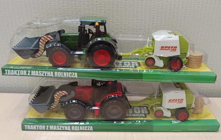Traktor se zemědělským strojem