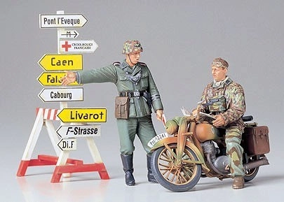 Tamiya 35241 German Motorcycle Orderly Set 1:35