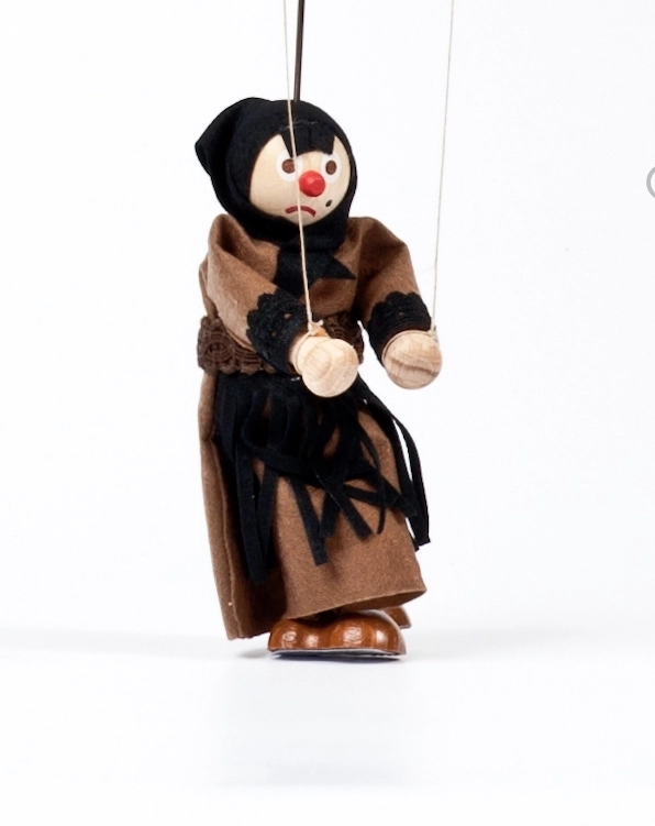 Gerlich dřevěná loutka Ježibaba Dorota 12 cm