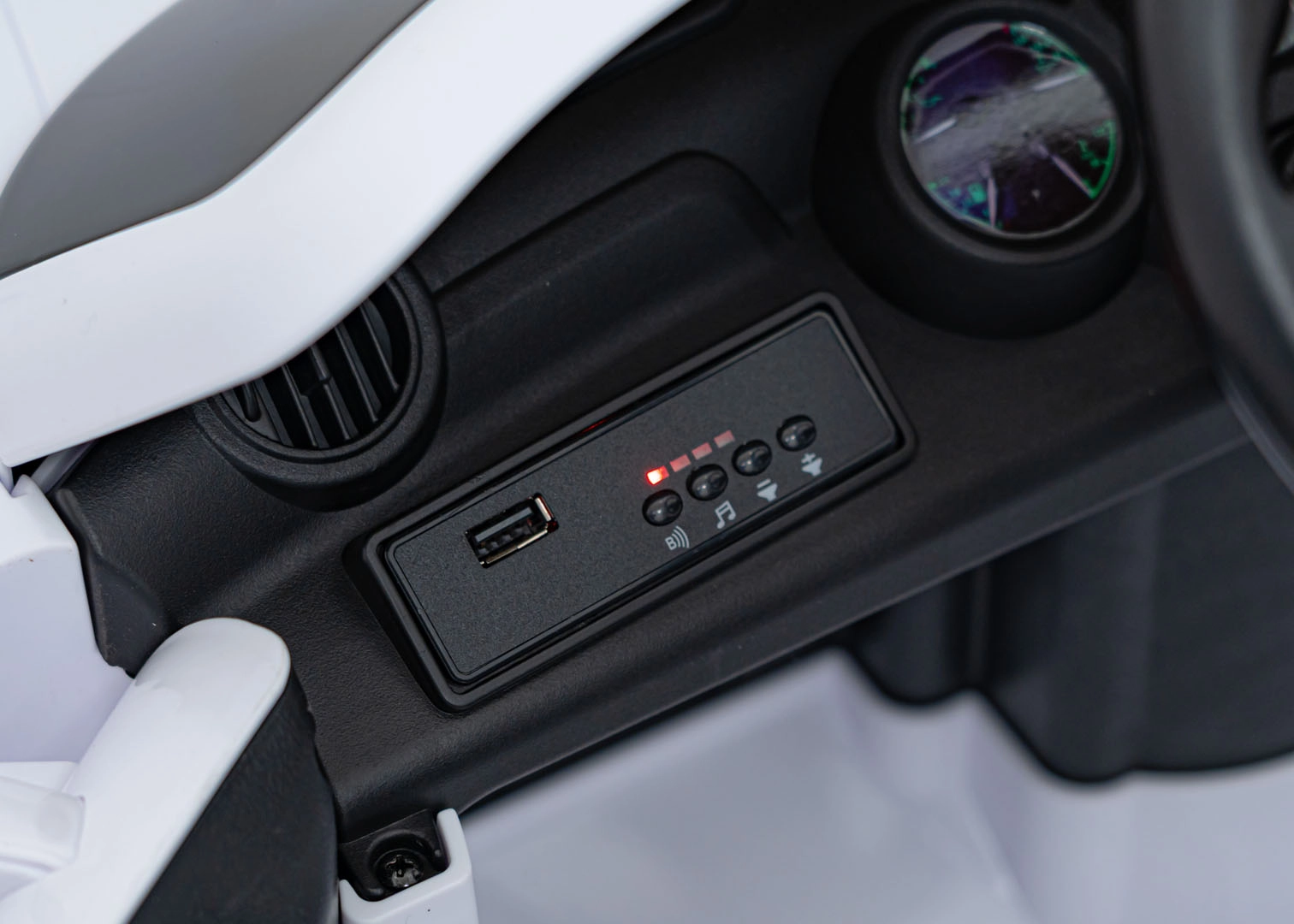 Elektrické autíčko RUF CTR3 bílé
