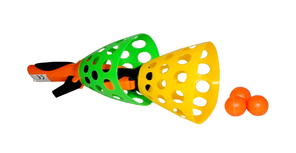 Chytací hra s vystřelovací míčkem