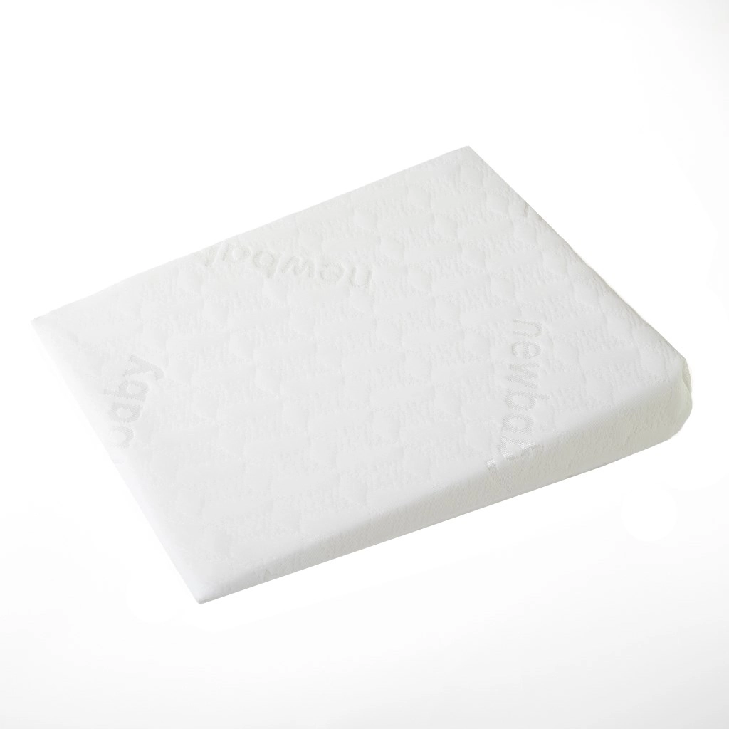 Levně Kojenecký polštář – klín do kočárku NEW BABY Basic 30 × 37 cm, bílý