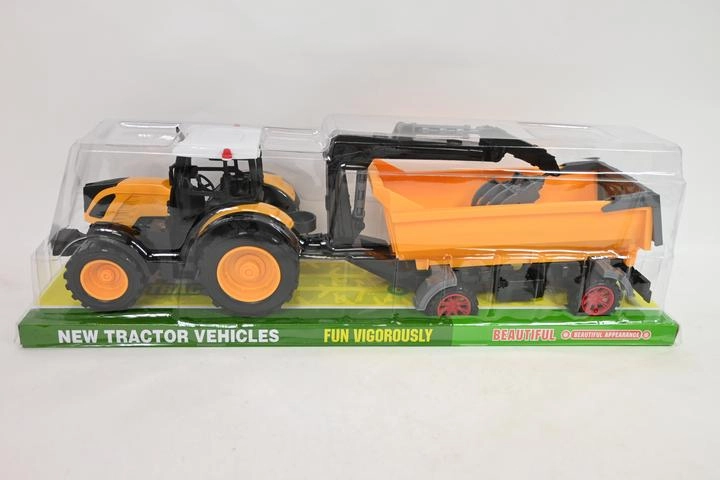 Traktor s přívěsem a nakládacím drapákem