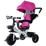 Dětská tříkolka s růžovým přehozem