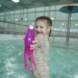 Růžová hračka do vody Squiddy