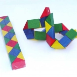 Dřevěný hlavolam had barevný