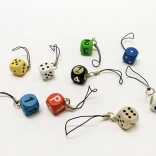 Detoa klíčenka kostka – barevný přívěsek na klíče