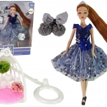 Panenka EMILY s houpačkou a květinami