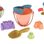 Plastová sada na písek s kbelíkem, lopatkou, hrabičkami a 3 formičkami v síťce