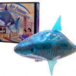 Zdalně Ovládaný Létající Balón ve Tvaru Modrého Žraloka