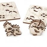 Ugears 3D mechanické dřevěné puzzle – 4 mechanické přívěsky Charakterové symboly