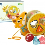 Dřevěný tahací lišák se sortérem tvarů a korálkovým labyrintem